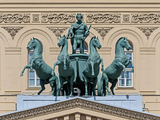 1749047880_moscow052017img27bolshoytheatrequadrigajpg.jpg