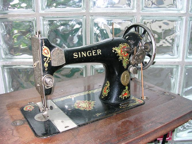 1750843566_singernhmaschinemittisch2jpg.jpg