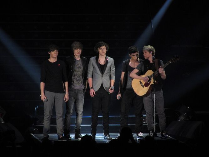 1787933897_onedirectionxfactorliveglasgow3jpg.jpg