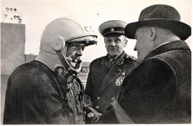 1781004233_vnjpg.jpg