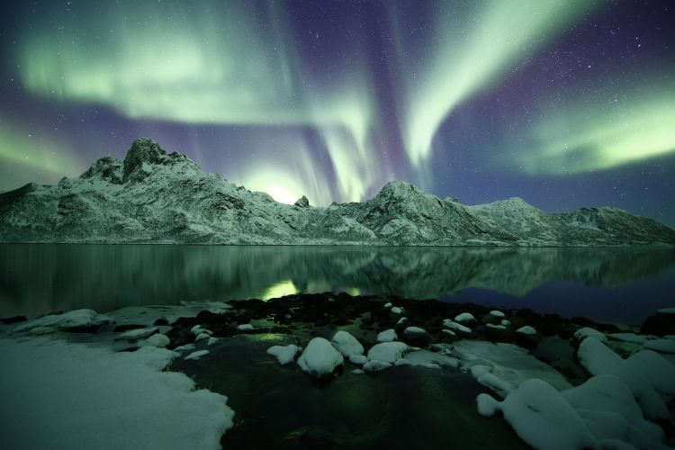 1781004359_beautifulshotsnowymountainspolarlightjpg.jpg