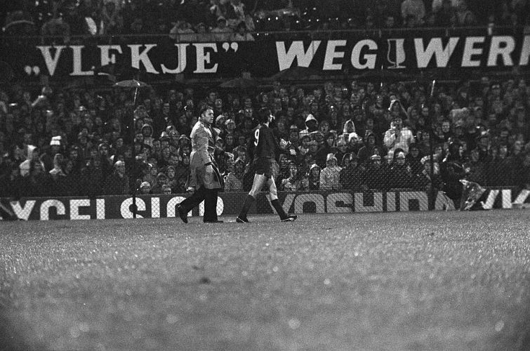 1792232575_feyenoordtegenbarcelona00europacupspelmomentenindemodderbestanddeelnr9275355jpg.jpg