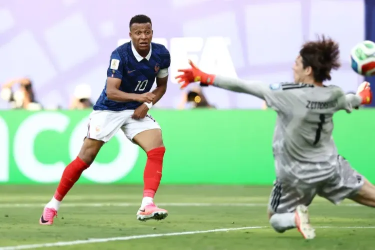 1782945117_afp20260630b8uz7phv1midresfblwc2026match77fraswe1782859194png.png