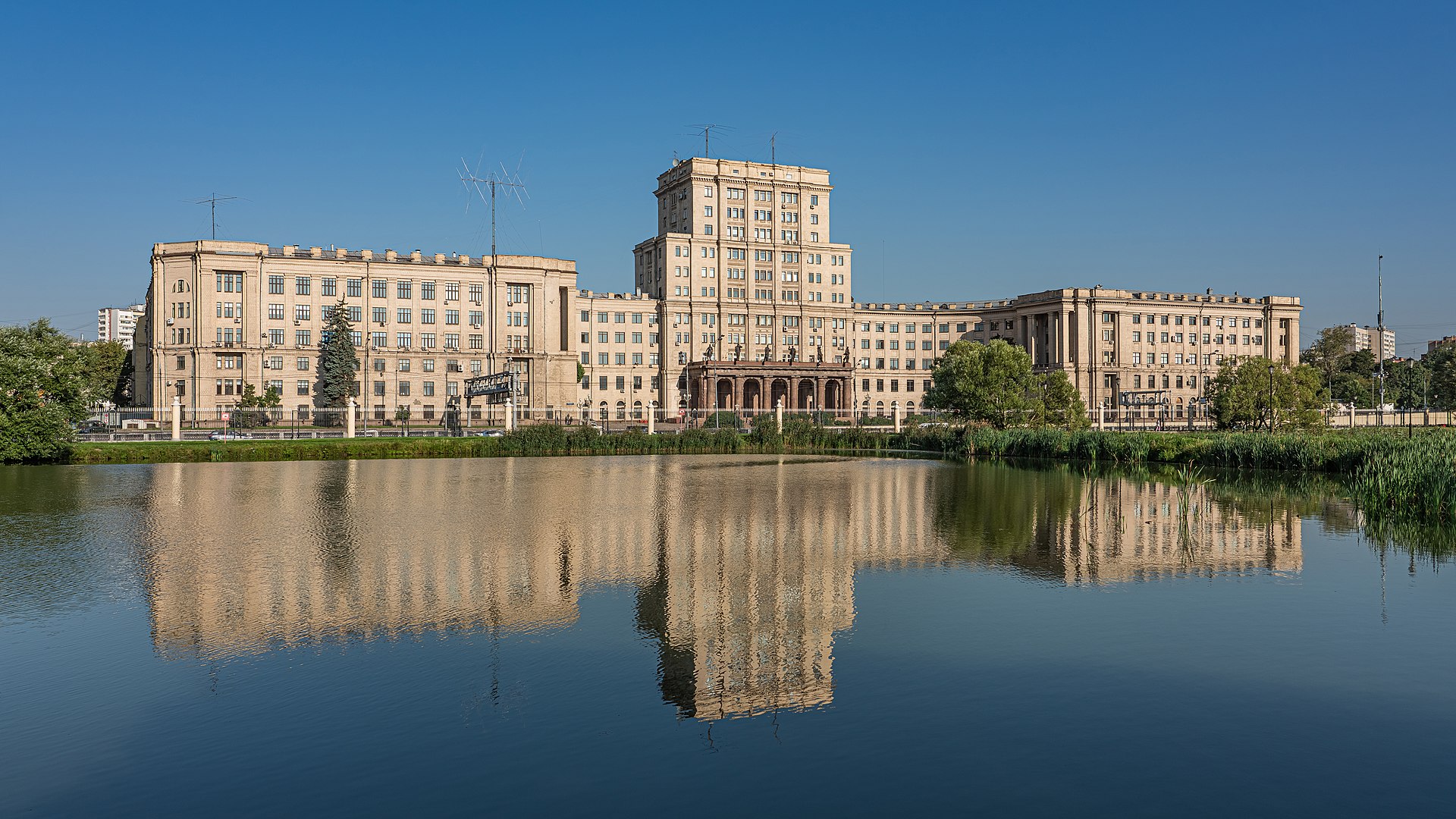 Bauman moscow state. МГТУ имени Баумана Москва. Н Э Баумана университет. МВТУ имени Баумана в Москве. МГТУ им Баумана здание.