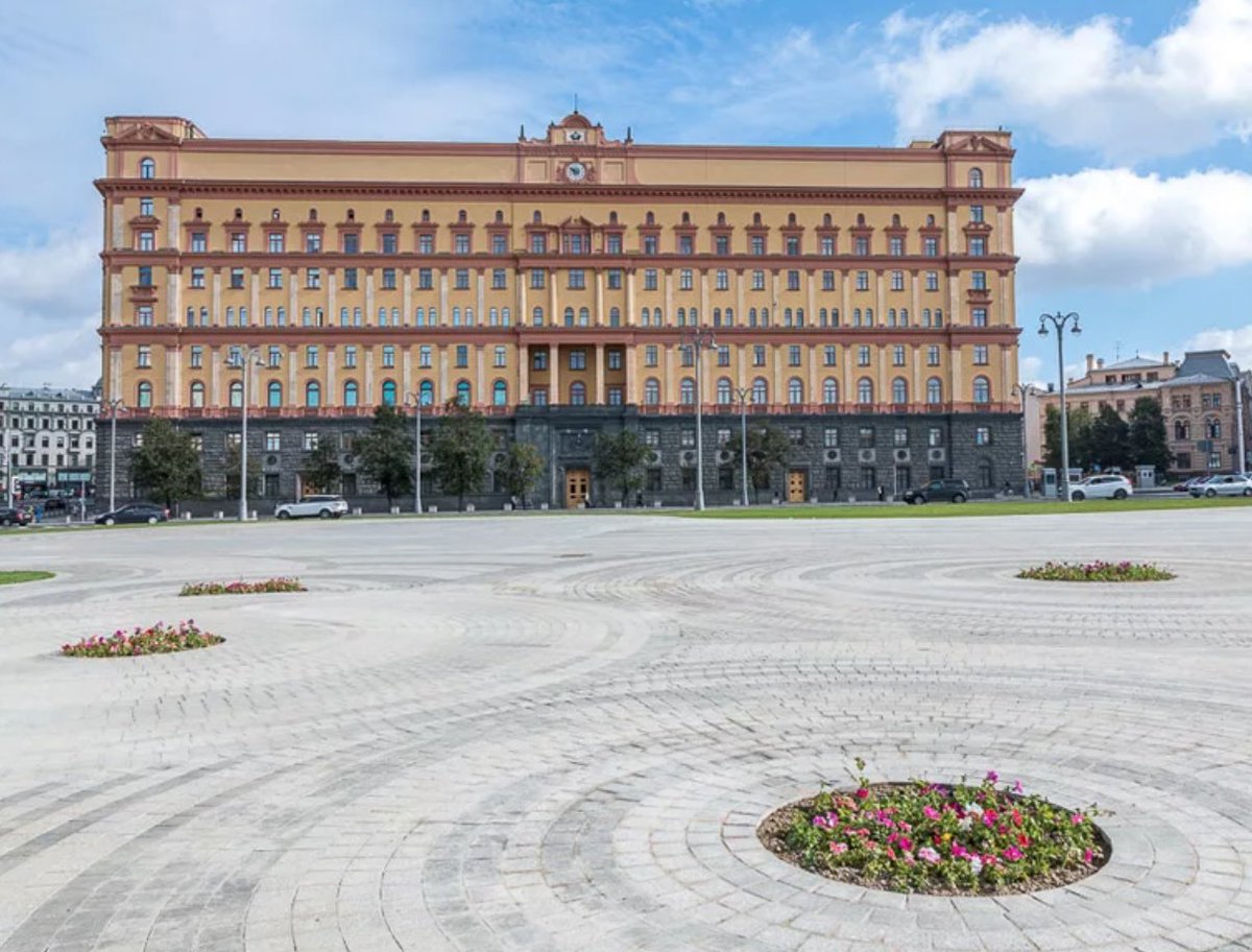 Лубянка приморский край. Площадь Лубянка Москва. Лубянская площадь в Москве. Лубянка площадь сейчас. Лубянская площадь сейчас.