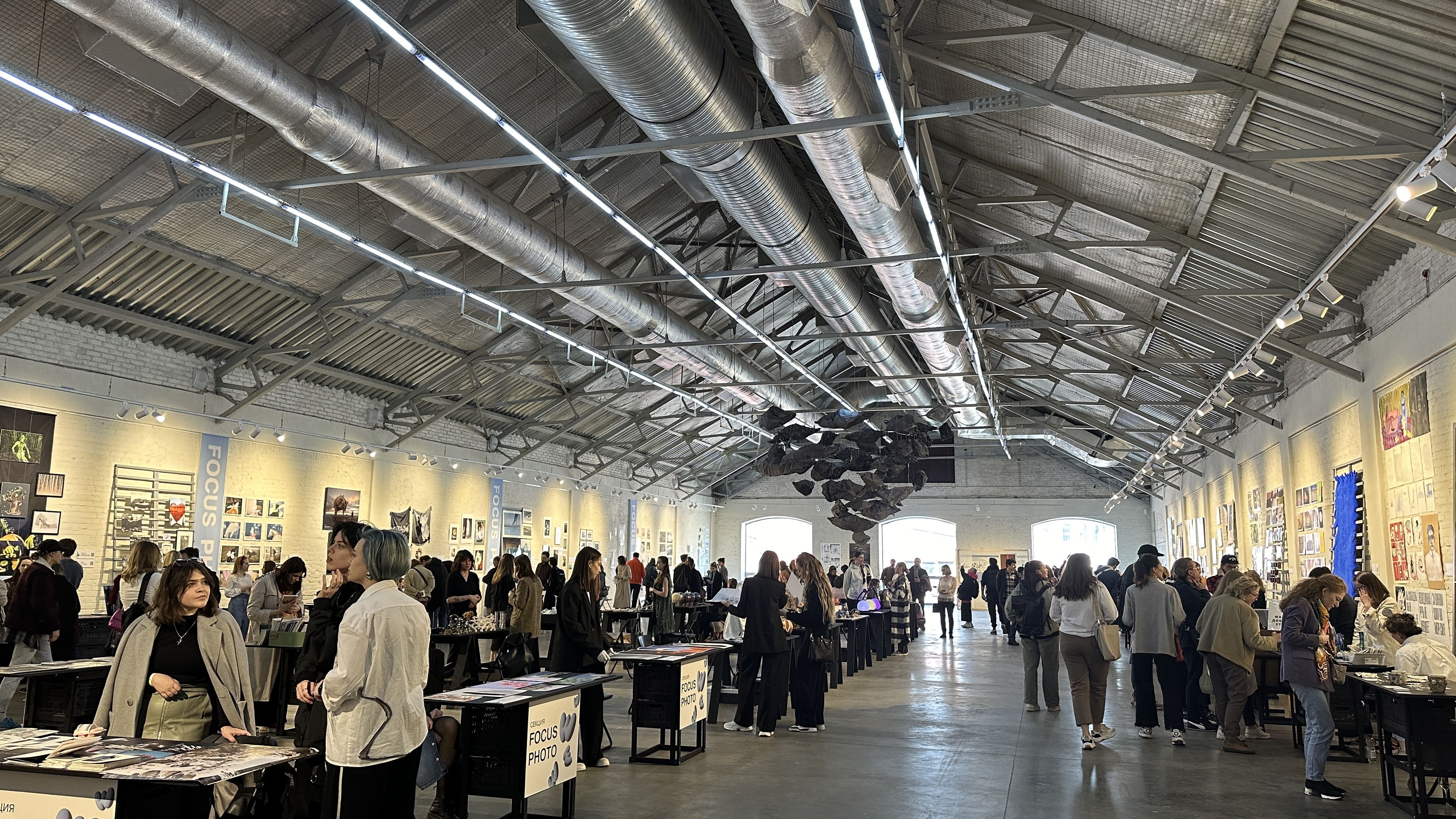 На Винзаводе прошел весенний маркет современного искусства WIN-WIN