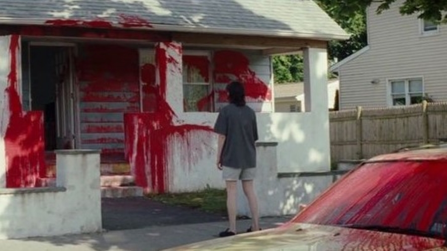 Кадр из фильма «Что-то не так с Кевином» (2011)