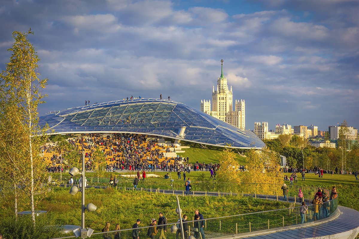 Посещать парки. Парк Зарядье. Парк Зарядье парк Москва. Ландшафтный парк Зарядье. В Москве в парке Зарядье.