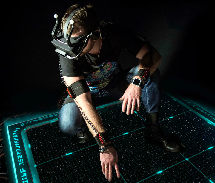 Полное погружение в виртуальную. VR Arena игра. Виртуальная реальность с полным погружением. Шлем погружения в виртуальную реальность. VR полное погружение.