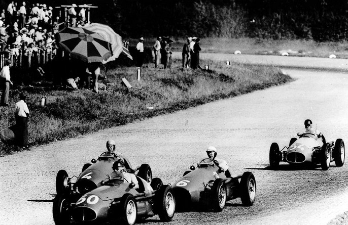 Аскари, Фанхио и Фарина за несколько мгновений до драматичной развязки Гран-при Италии 1953