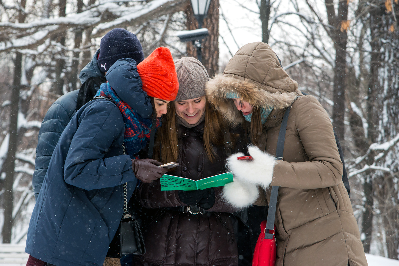 russkiy-den-studentov-pisaet-na-plyazhe