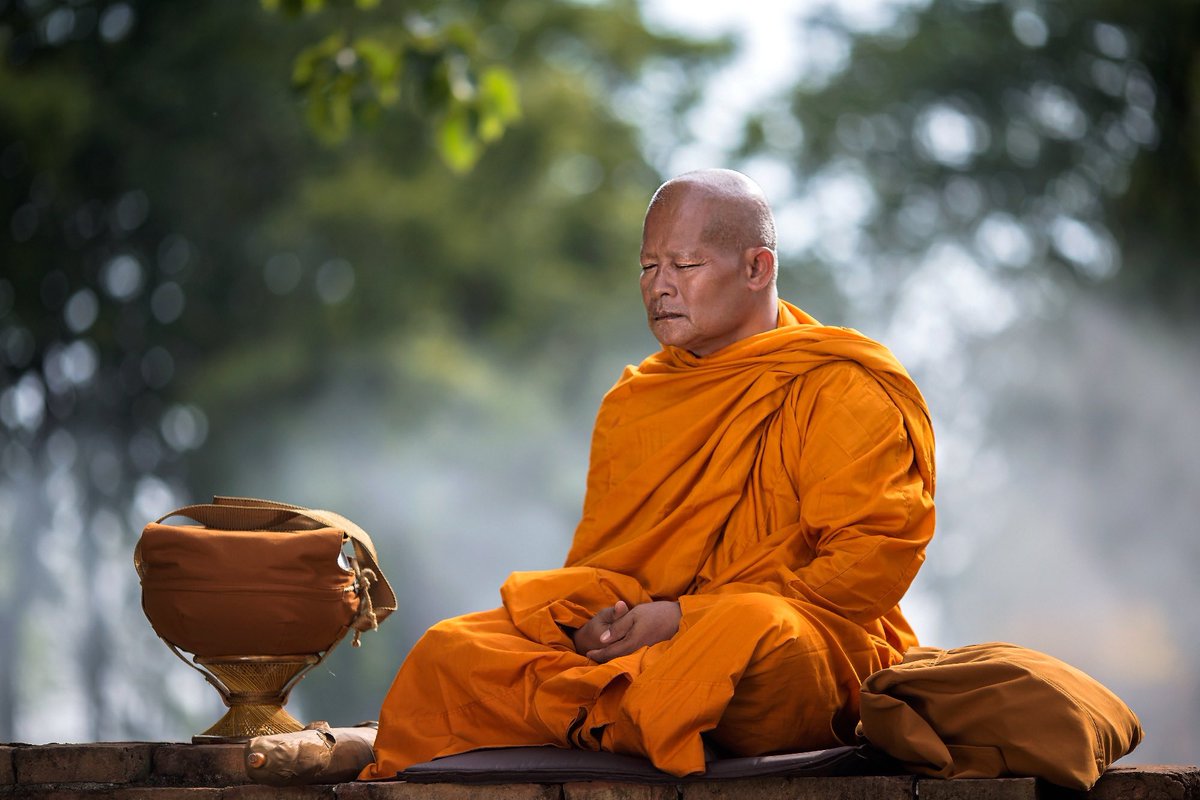 Медитация выход. Буддийский монах Тхеравада. Буддийский монах буддийские монахи. Левитирующие монахи Тибета. Будда Шаолинь.