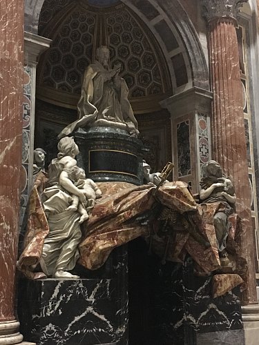 Скульптура в соборе Святого Петра