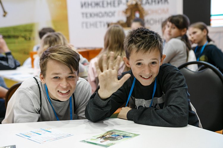 https://xn----dtbhvcrdbcoh1a.xn--p1ai/u-shkolnikov-pfo-pojavilsja-navigator-po-miru-professij-karta-professij-proekta-_bilet-v-budushhee_/