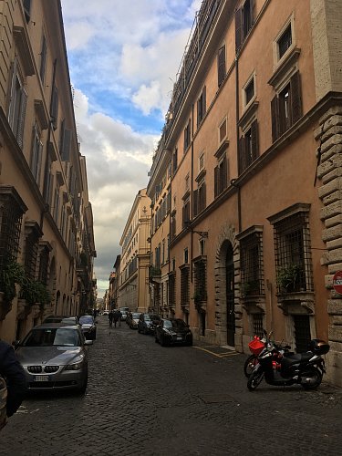 Прекрасные узкие улочки в Риме