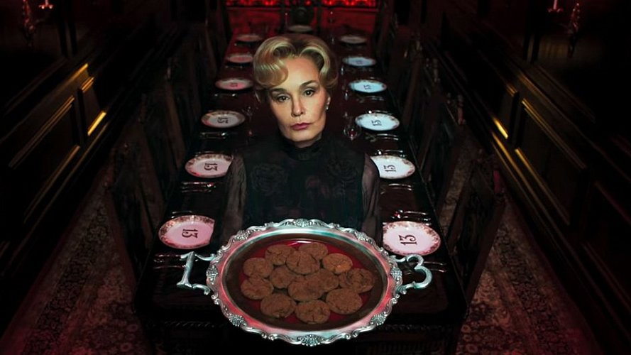 Кадр из сериала «Американская история ужасов», 13 сезон