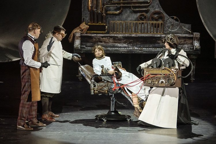 Генри хиггинс пигмалион. Галатея статуя которая ожила. Пигмалион сатира отзывы. Пигмалион сатира отзывы. Бернард шоу книги.