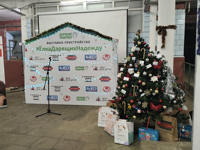 Лола Камбарова